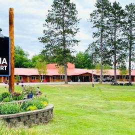 Hiawatha Lodge Inn，位于伊格尔里弗的酒店