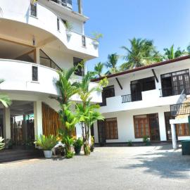 Green Shadows Beach Hotel，位于卡卢特勒的酒店