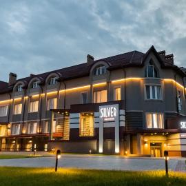Готельно-рестораний комплекс Silver，位于伊万诺-弗兰科夫斯克的酒店