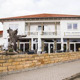 Hotel Restaurant Artemis，位于山麓魏森海姆的酒店