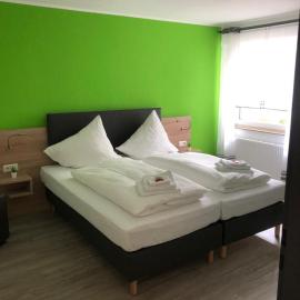 Hotel Unter den Linden，位于Kierspe的酒店