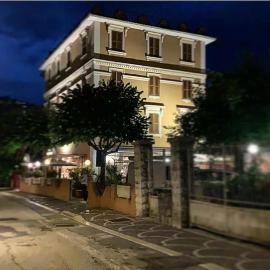 Hotel Iris Crillon，位于菲乌吉的酒店