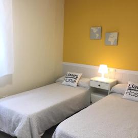 Llanes International Hostel，位于博迪利奈斯的酒店