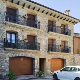 Apartamentos Turismo Rural Casa Alfós，位于拉武埃尔达的酒店