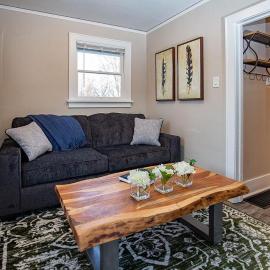 Cozy Carriage House - Walk to UNC + Free Bikes