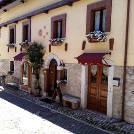Albergo Andromeda，位于佩斯卡塞罗利的酒店
