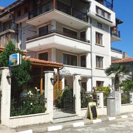Guest House Lazur，位于奥布佐尔的酒店