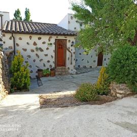CASA RURAL "LOS CASARES"，位于内尔皮奥的酒店