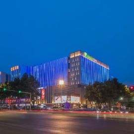 Holiday Inn Express Qingdao Chengyang Central by IHG，位于青岛的酒店