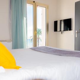 Hotel et Appartements Reine D'Azur,位于罗克布吕讷-卡普马丹的酒店