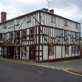 The Falcon Hotel，位于布罗姆亚德的酒店