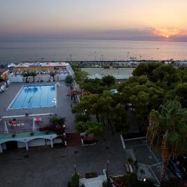 Hotel Santa Caterina Village Club，位于斯卡莱阿的酒店