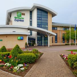 Holiday Inn Express Northampton - South by IHG，位于北安普敦的酒店