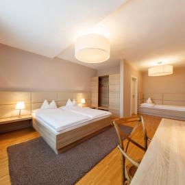 Pfeiler's Bürgerstüberl - Hotel，位于费尔德巴赫的酒店