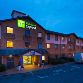 Holiday Inn Express Swansea East by IHG，位于斯旺西的酒店