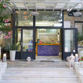 Hotel Atlantis，位于尼亚·卡利克拉提亚的酒店