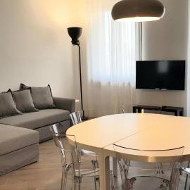 V12 Apartments - Trecate，位于Trecate的酒店