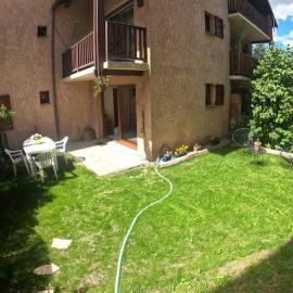 Briançon, Appartement avec jardin et terrasse.，位于布里昂松的酒店