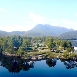 Tullah Lakeside Lodge，位于Tullah的酒店