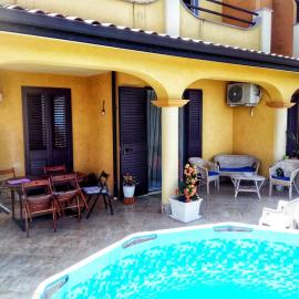 Casa Vacanze Villa Mimosa- per le vacanze vicino a Tropea，位于布里亚蒂科的酒店
