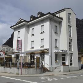 Albergo Svizzero，位于比亚斯卡的酒店