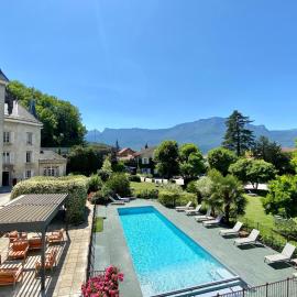 Château Hôtel, Restaurant & Spa De La Commanderie，位于埃邦的酒店