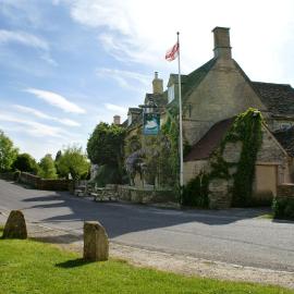 The Swan Inn Swinbrook，位于伯福德的酒店