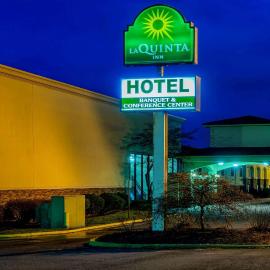 La Quinta Inn by Wyndham West Long Branch NJ Shore Area,位于西朗布兰奇的酒店