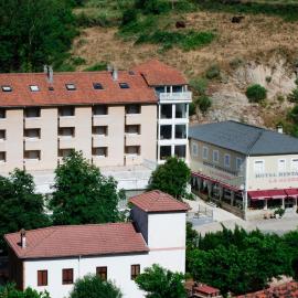 Hotel La Glorieta，位于巴尼奥斯德蒙特迈奥尔的酒店