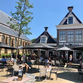 Hotel Grandcafe De Doelen，位于弗拉讷克的酒店