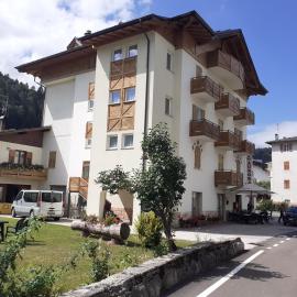 Hotel Aurora，位于卡韦达戈的酒店