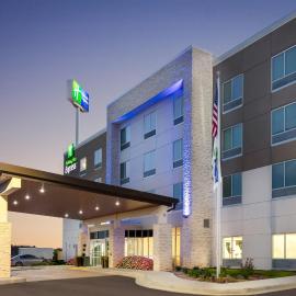 Holiday Inn Express Calhoun South by IHG，位于卡尔霍恩的酒店