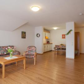 Rustikale 2 Zi.-FeWo 70 qm Barrierefrei Nähe Freiburg，位于西蒙斯瓦尔德的酒店