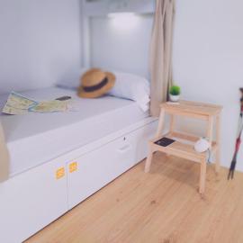 Albergue Nacama Hostel Pontevedra EXCLUSIVO PEREGRINOS - PILGRIMS，位于庞特维德拉的酒店