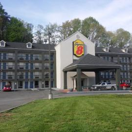 Super 8 by Wyndham Pigeon Forge-Emert St，位于鸽子谷的酒店