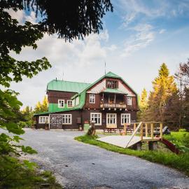 Turnovská chata，位于科热诺夫的酒店