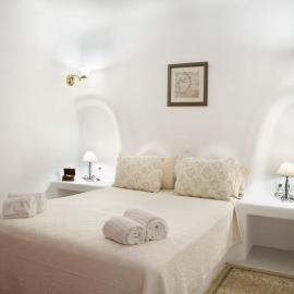 Eleni's Village Suites，位于克洛瓦斯的酒店