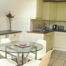 Basingstoke Apartments - Westlands House, City Centre, Home-From-Home，位于贝辛斯托克的酒店