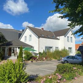 Hotel Herrlichkeit Dornum Janßen，位于多尔努姆的酒店