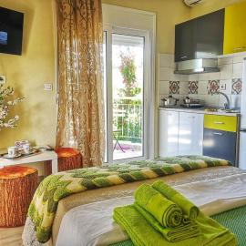 Nikiti Spathies Resort - Studio apartment by Spathies Beach，位于卡洛吉亚的酒店