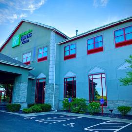 Holiday Inn Express & Suites - Olathe North by IHG，位于奥拉西的酒店
