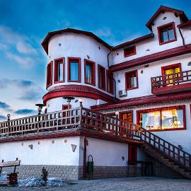 Hotel Rusu，位于彼得罗沙尼的酒店