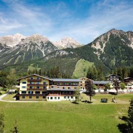 Mountain Hotel & Hostel，位于拉姆绍达赫斯坦的酒店