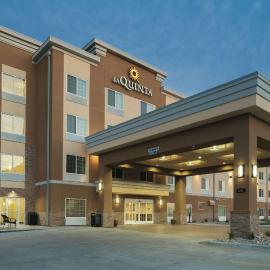 La Quinta by Wyndham Grand Forks，位于格兰福克的酒店