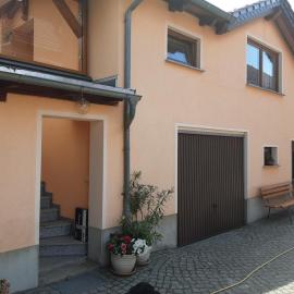 Ferienwohnung auf den Bauernhof，位于Tauscha的酒店