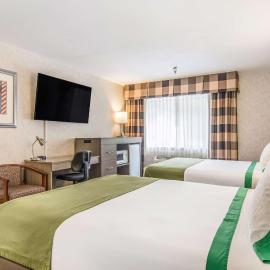 GuestHouse Inn & Suites Poulsbo，位于波尔斯波的酒店