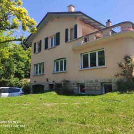 Appartement 1 pièce entresol 30 m2 proche du centre et bain thermal，位于伊韦尔东的酒店