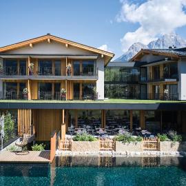 Wellness und Brunch Hotel MorgenZeit beheizter Naturteich Genuss Frühstück bis 13 Uhr Hochkönig Sommercard，位于玛丽亚阿尔姆的酒店