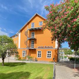 Hotel zum Fischer，位于达豪的酒店