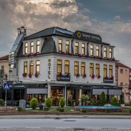 Grand Central Hotel，位于比托拉的酒店